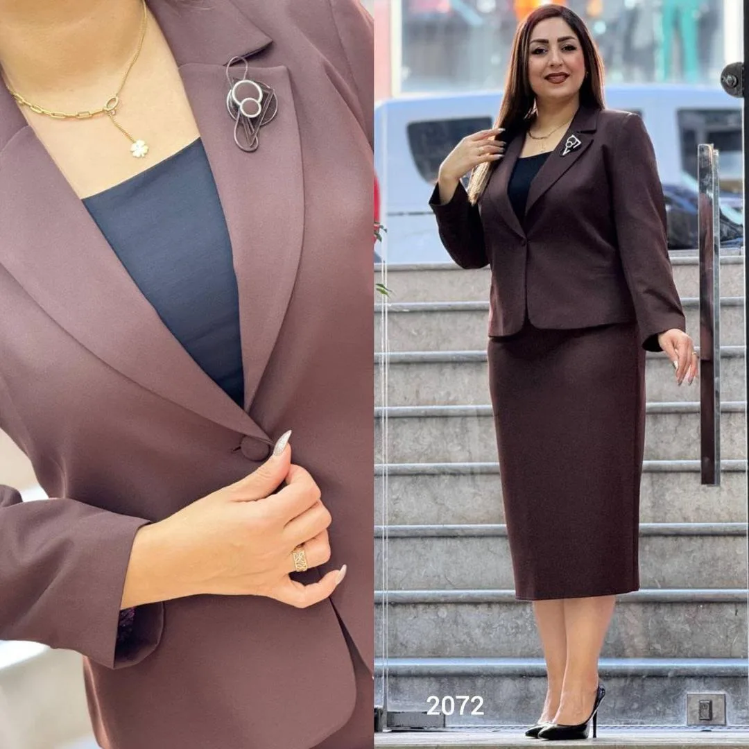 Tailleur Chocolat Élégance – Veste Cintrée & Jupe Droite