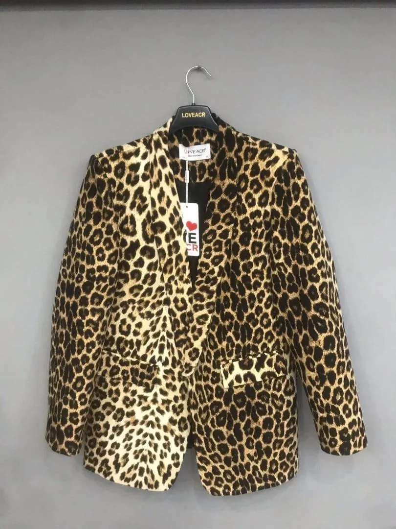 Veste Léopard Élégance Sauvage – Coupe Classique