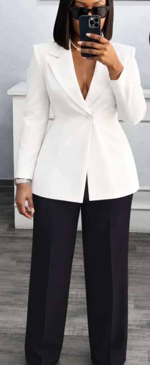 Tailleur Contraste – Blazer blanc & pantalon noir