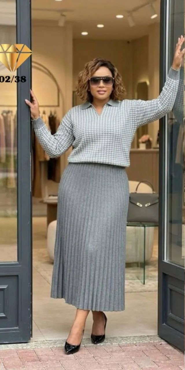 Ensemble Pull & Jupe Plissée – Maille pied-de-poule — Gris